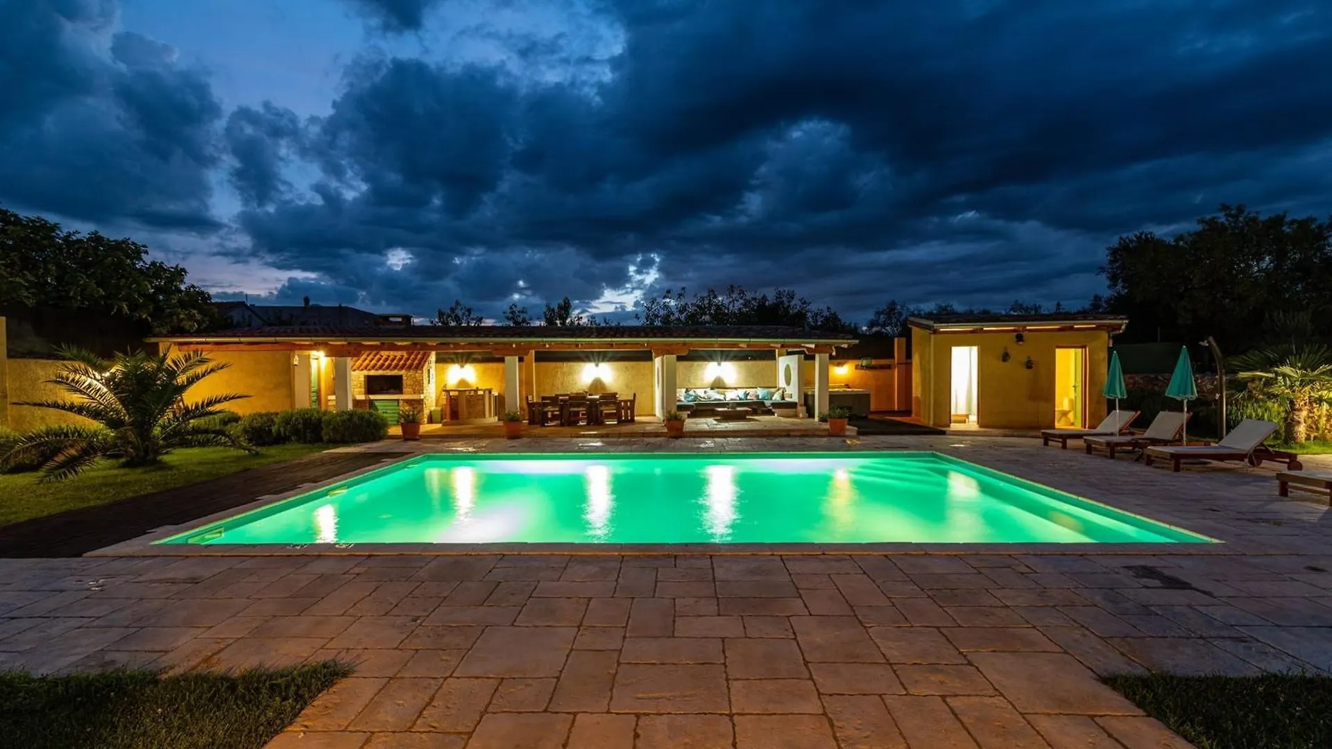 My Dalmatia - Villa Kadulja With Private Pool And Tennis Court Sveti Filip i Jakov Holiday home