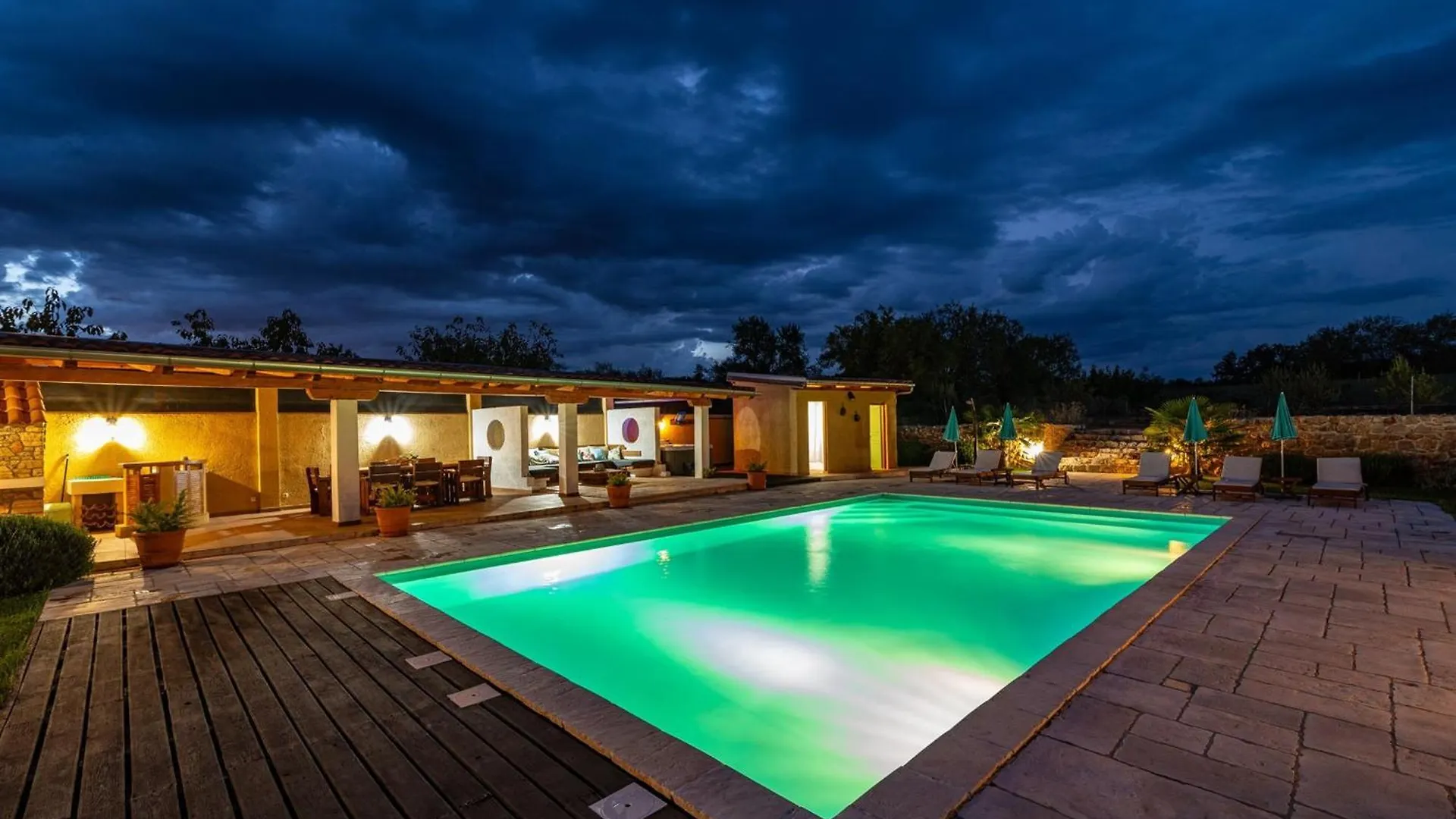 My Dalmatia - Villa Kadulja With Private Pool And Tennis Court Sveti Filip i Jakov Holiday home