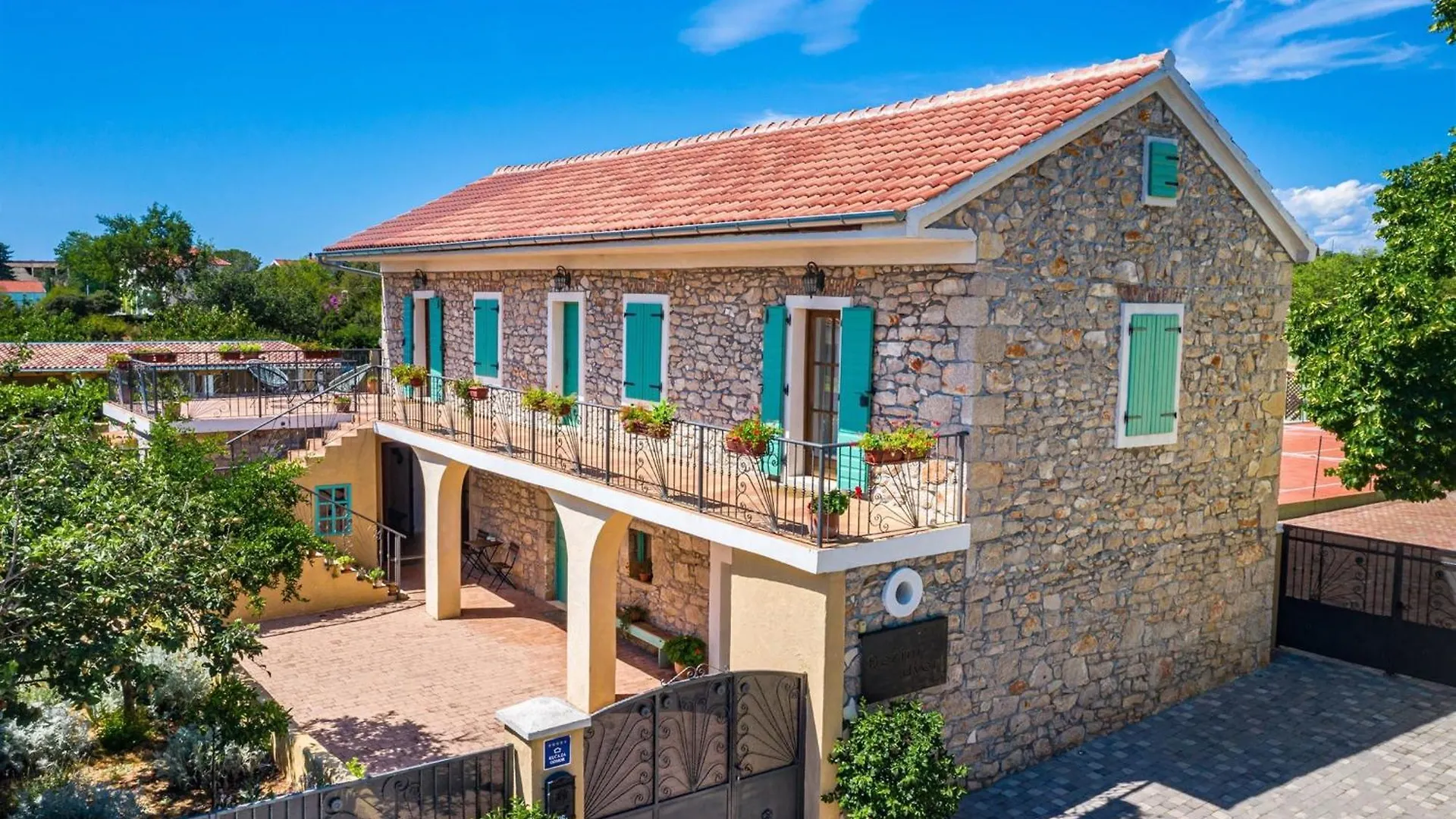 My Dalmatia - Villa Kadulja With Private Pool And Tennis Court Sveti Filip i Jakov